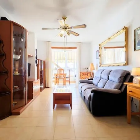 Apartment 2 Bedroom Beautiful 300m From With Pool! *