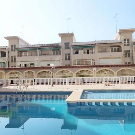 2 Bedroom Beautiful 300m From With Pool!