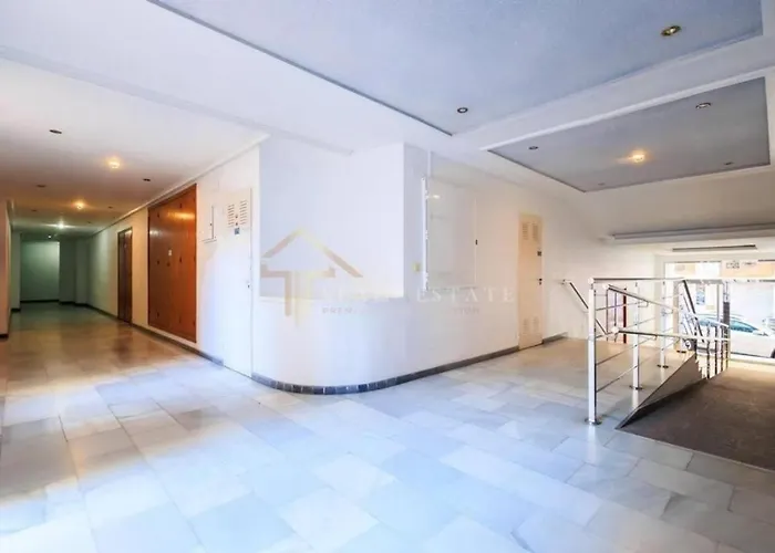 2 Bedroom Beautiful 300m From With Pool! Apartamento