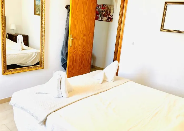 2 Bedroom Beautiful 300m From With Pool! *