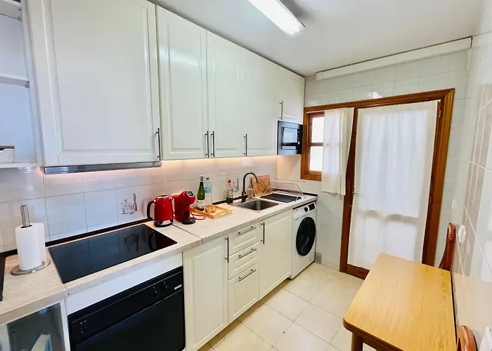 Apartamento 2 Bedroom Beautiful 300m From With Pool!