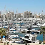 2 Bedroom Beautiful 300m From With Pool! Lejlighed