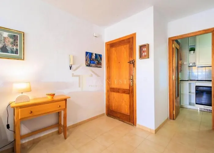 Appartement 2 Bedroom Beautiful 300m From With Pool!