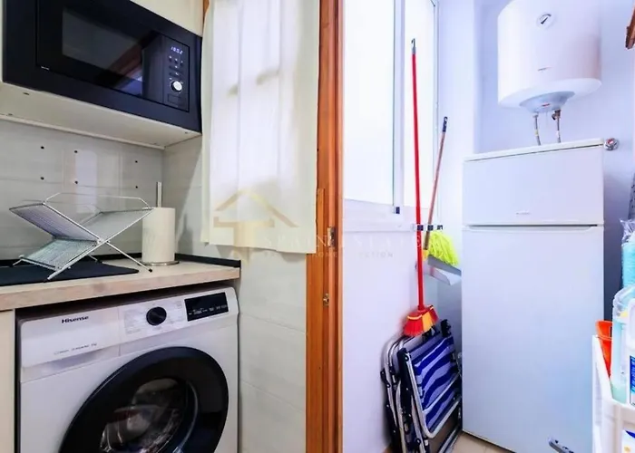 2 Bedroom Beautiful 300m From With Pool! * تورّيفيِخا