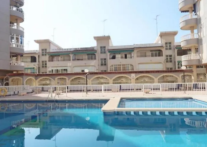 2 Bedroom Beautiful 300m From With Pool!