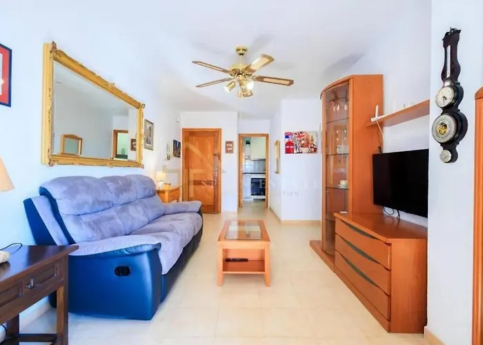 2 Bedroom Beautiful 300m From With Pool! Torrevieja