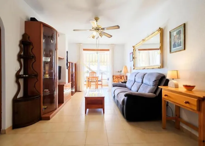 Apartment 2 Bedroom Beautiful 300m From With Pool! *