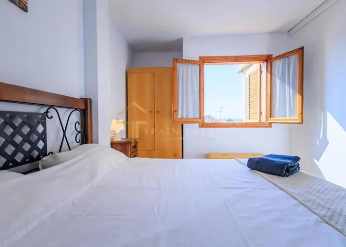 2 Bedroom Beautiful 300m From With Pool! Torrevieja