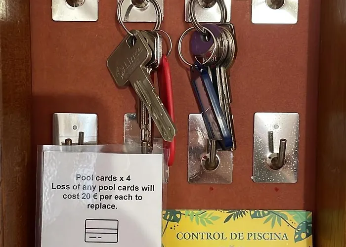 2 Bedroom Beautiful 300m From With Pool! Apartment *