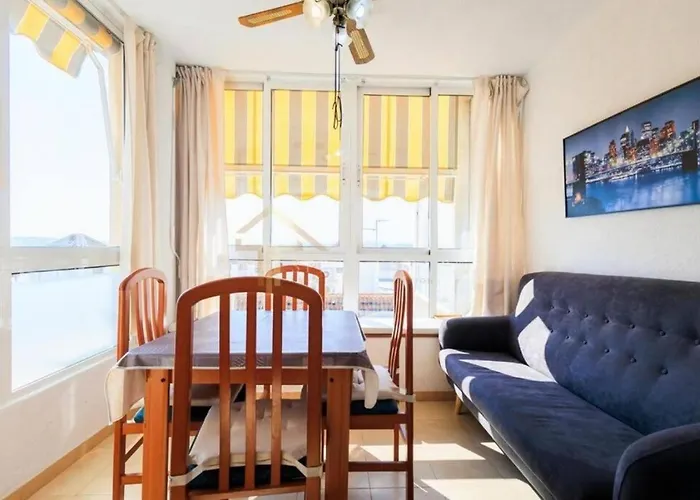 2 Bedroom Beautiful 300m From With Pool!