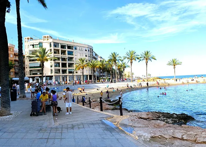 Apartment 2 Bedroom Beautiful 300m From With Pool!